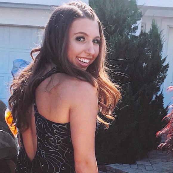 Meet your Posher, Dakota - Picture 1 of 1